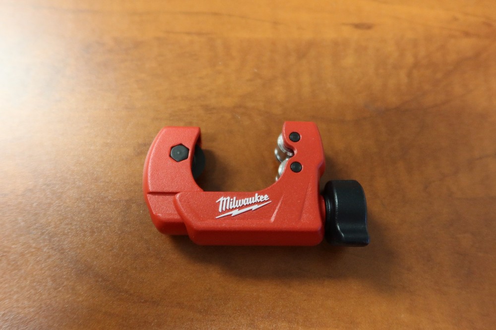 New Milwaukee 1&Prime; Mini Copper Tubing Cutter &ndash; # 48-22-4251