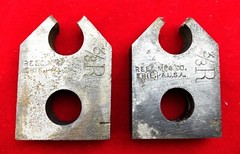 LOT T28 VINTAGE REED MFG CO PIPE THREADING TOOL PARTS, INCL. 3/8 R & 3/4 R DIES