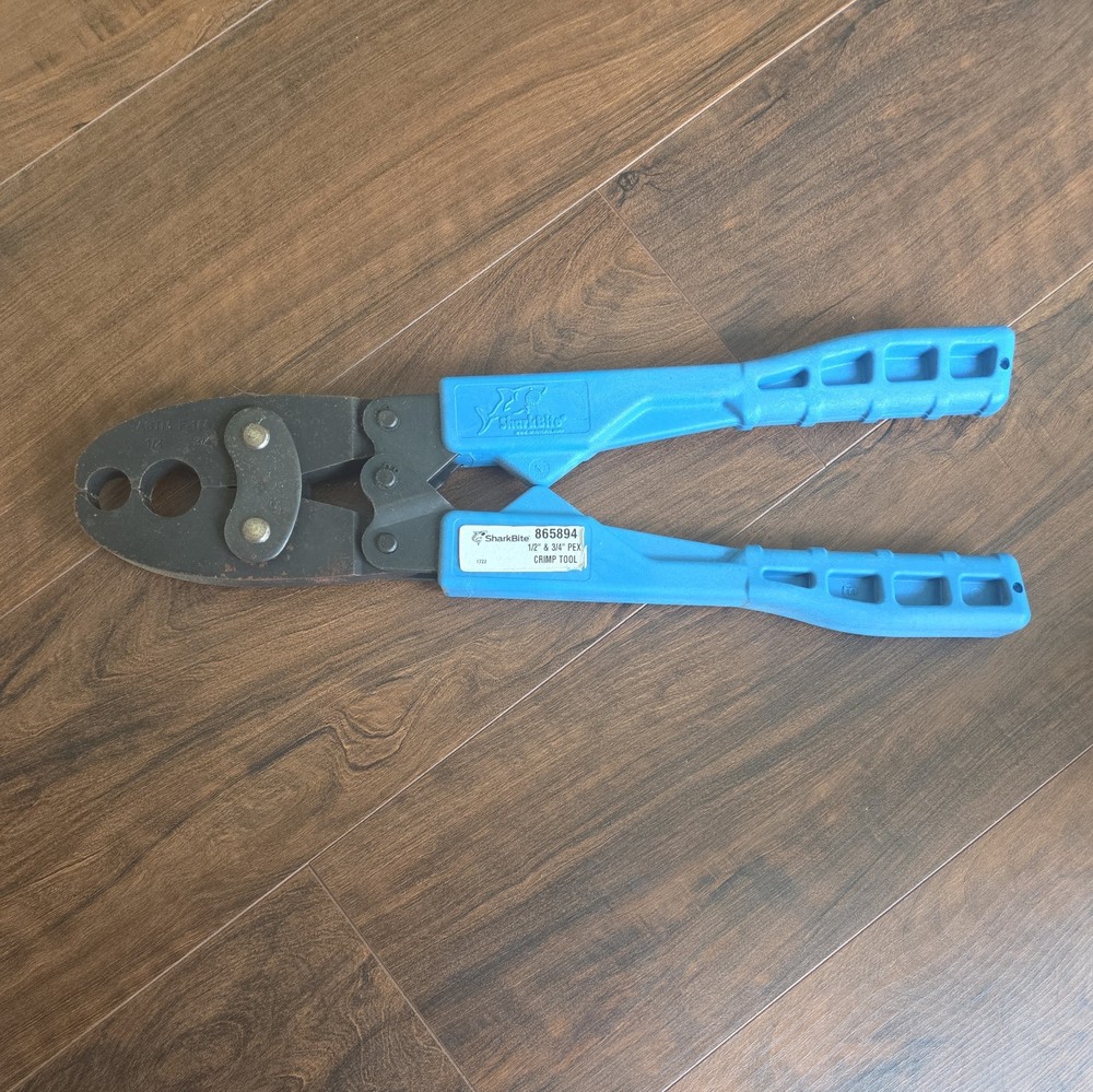 SharkBite 865894 1/2&Prime; & 3/4&Prime; PEX Crimp Tool
