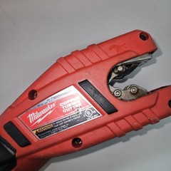 MILWAUKEE M12 Pipe Tubing Cutter Kit Battery and Charger And Case