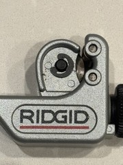 RIDGID 104 Screw Feed Pipe Cutter, 3/16 in to 15/16 in Pipe OD