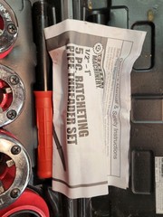 Central Machinery 1/2&Prime;- 1&Prime; 5-Piece Ratcheting Pipe Threader Set &ndash; 57257