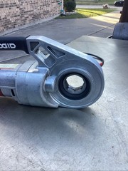RIDGID 690 Hand Held Pipe Threading Machine With 6 Dies