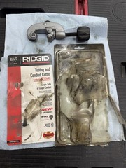 RIGID CAT. 32910 [Model 10] Tubing and Conduit Cutter 1/8&rdquo; &mdash; 1&rdquo; Model No. F-158
