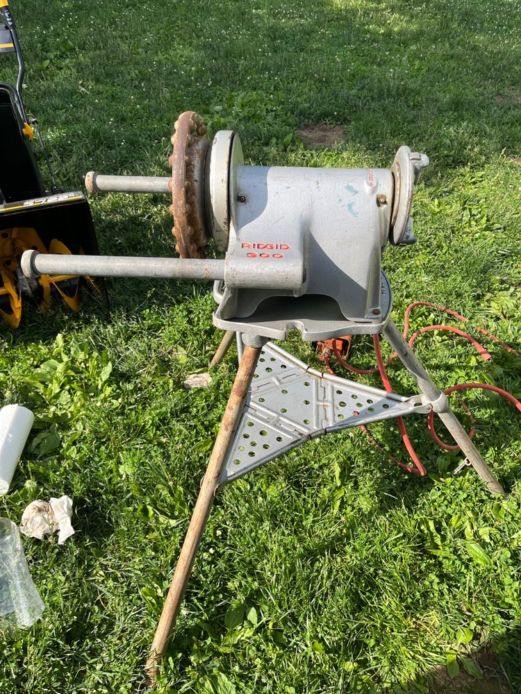 RIDGID 300 Pipe Threading Machine with Foot Pedal and Stand