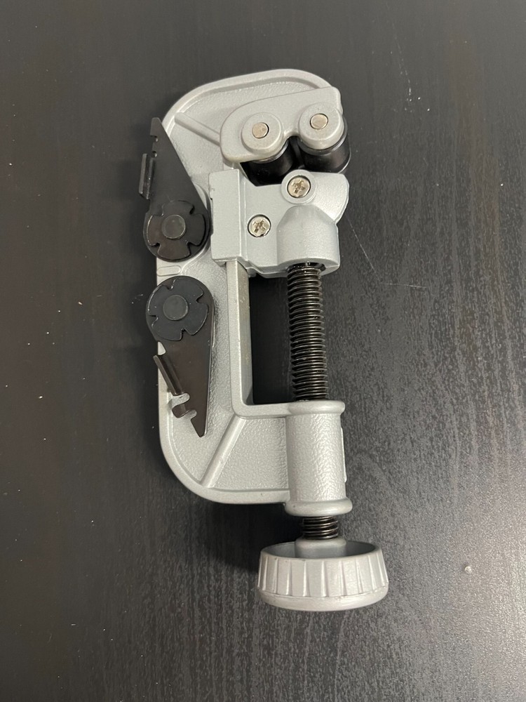 151-011 Tubing Cutter 1/4&Prime; x 1-1/2&Prime; Tubing Cutters