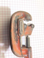 RIGID HEAVY DUTY PIPE CUTTER 1/8&Prime;-2&Prime; PIPE CAPACITY RIDGE TOOL CO