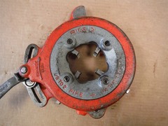 Lot Of 2 Ridgid 811A Pipe Threading Die Heads With Dies SEE DESCRIPTION *NDR7