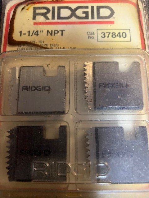 RIDGID 37840 1-1/4&Prime; 12R NPT Pipe Threading Dies