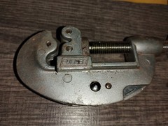Fuller Tools No. 4 Tubing Cutter for Cutting 1/8&Prime; to 1&Prime; OD Tube wth Reamer Blade