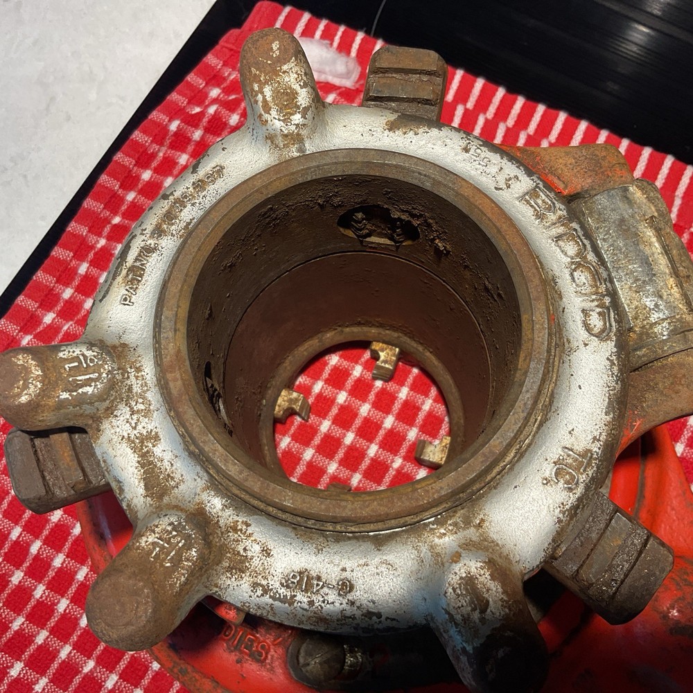 RIDGID 65 R RIDGID 1&Prime; TO 2&Prime; PIPE THREADER NO Handles 65-R