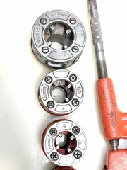 Ridgid 00-R Pipe Threader Die Set NPT w/ Ridgid No. 2A Pipe Cutter 1/4&Prime; &ndash; 1&Prime;