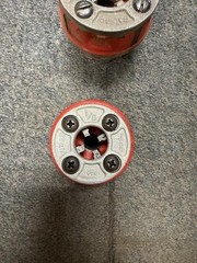 Ridgid 00-R Manual Ratchet Pipe Threader With Three NPT Dies &ndash; 1/8&rdquo;,1/2&rdquo;,3/4&rdquo;