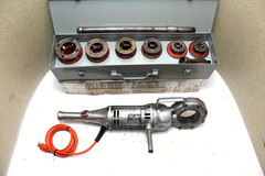 RIDGID 700 Pipe Threader w/ 12-R Die Set & &ldquo;BRAND NEW&rdquo; Metal Case (100% TESTED)