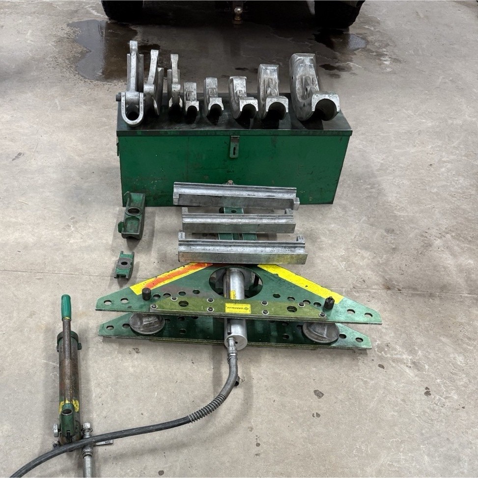 Greenlee 883 Hydraulic Pipe Bender w/ Dies, Shoes, 1-2.5in Pipe Sizes