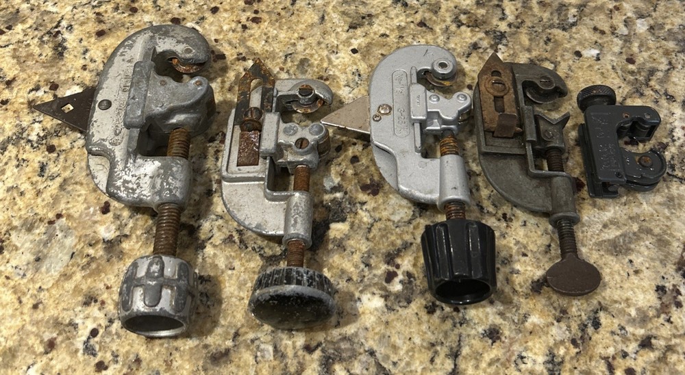(5)-ASSORTMENT OF PIPE/TUBING CUTTERS, RIDGID CRAFTSMAN, GENERAL. LOT OF FIVE