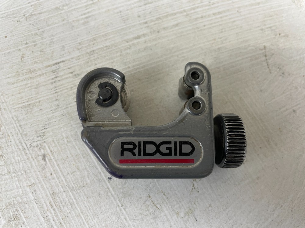 Ridgid 104 Close Quarters Tubing Cutter 3/16 inch to 5/16 inch Tub Plumbing Tool