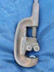 RIDGID No.2A/202 HEAVY DUTY PIPE CUTTER 1/8&rdquo;-2&rdquo; PIPE CAPACITY RIDGE TOOL CO.