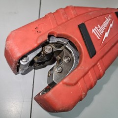 MILWAUKEE M12 Pipe Tubing Cutter Kit Battery and Charger And Case