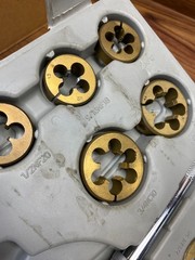MISSING ONE TOOL w WEAR CARBON STEEL TAP AND ROUND DIE SETS FRACTIONAL 431-20045