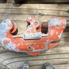 RIDGID 104 Screw Feed Pipe Cutter, 3/16 in to 15/16 in Pipe Size Range