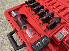 Milwaukee 2922-22 M18 Press Tool Kit with 1/2-2&Prime; CTS Jaws, Battery & Case