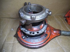 31 + #,s RIDGID 65-R PIPE THREADER 1&Prime; to 2&Prime; CAPACITY & USA VISE 1/8&Prime; to 2 1/2&Prime;