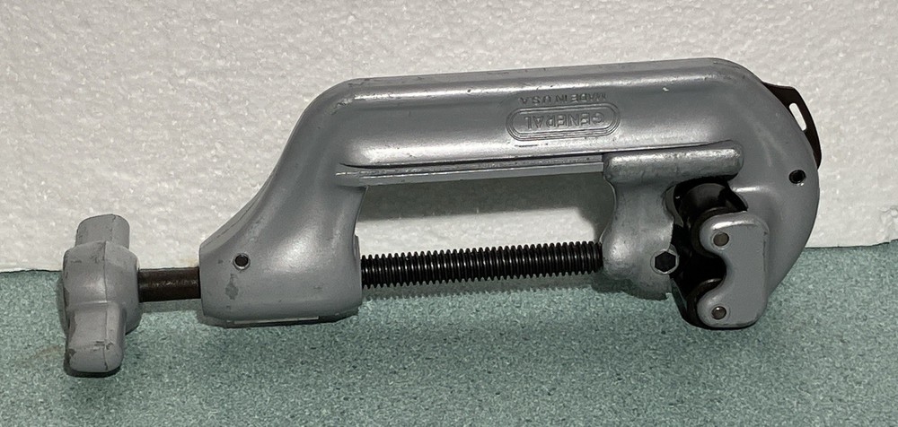 General Tools 126 Pipe Tubing Cutter 2-5/8&Prime; Tubing/PVC &ndash; 1-1/4&Prime; Iron &ndash; US Made