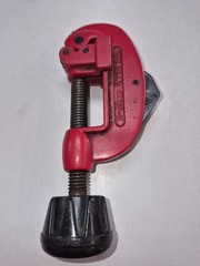 Trucraft Pipe Cutter 3-30mm Adjustable Tube Cutting Tool Red
