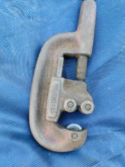 RIDGID No.2A/202 HEAVY DUTY PIPE CUTTER 1/8&rdquo;-2&rdquo; PIPE CAPACITY RIDGE TOOL CO.