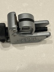 RIDGID 104 Screw Feed Pipe Cutter, 3/16 in to 15/16 in Pipe OD