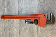 Pipe Wrench 18&Prime; in Overall Length Orange Paint &ndash; used a few times &ndash; EUC &ndash; Steel