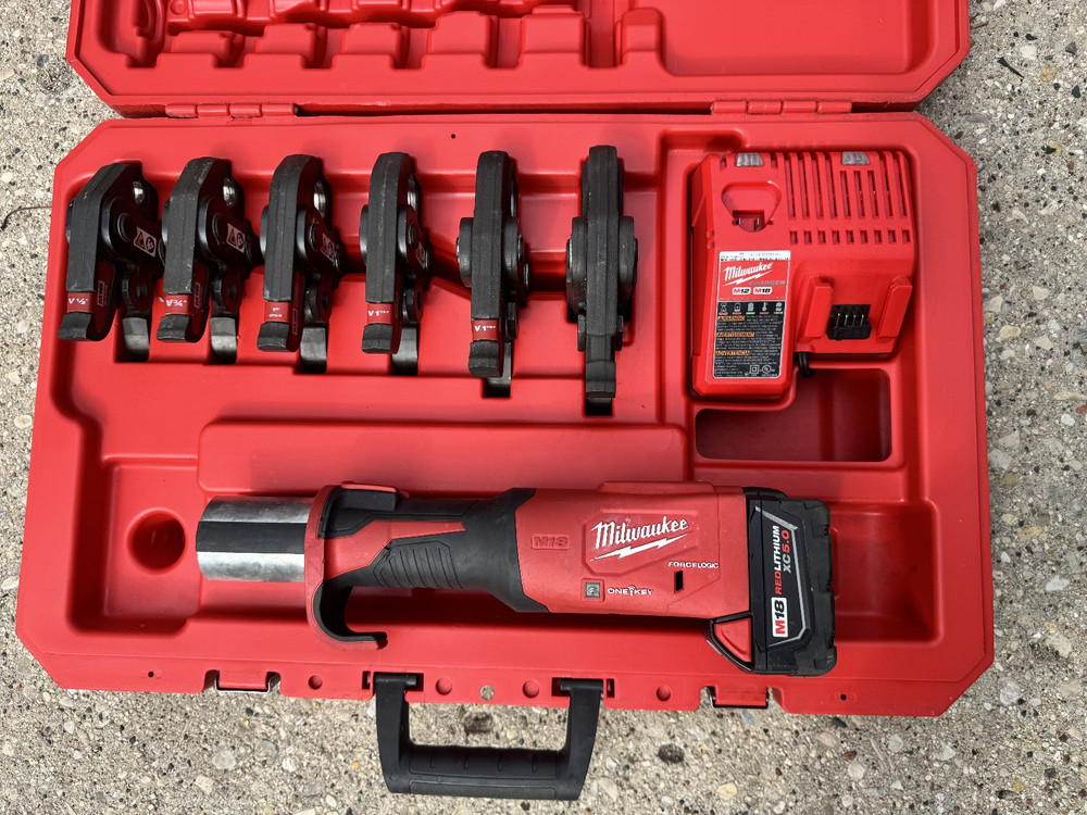 Milwaukee 2922-22 M18 Press Tool Kit with 1/2-2&Prime; CTS Jaws, Battery & Case