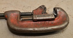 Ridgid Model 65R 1&Prime; &ndash; 2&Prime; capacity pipe threader die head & No 2 cutter tools R2
