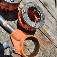 RIDGID Model 12R MANUAL RATCHET PIPE THREADER 5 Dies @ Ridgid 1 To 2&Prime;Pipe Cutter
