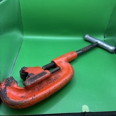 RIDGID No. 2A Screw Feed Pipe Cutter Heavy Duty 1/8 to 2 in Red MPN 2A
