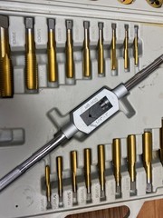 MISSING ONE TOOL w WEAR CARBON STEEL TAP AND ROUND DIE SETS FRACTIONAL 431-20045