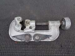 CRAFTSMAN Pipe and Tubing Cutter 1/4&Prime; to 1-1/2&Prime; OD Pipe 9-5528