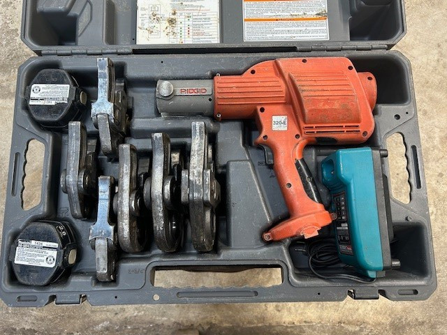 Ridgid 320-E ProPress Tool Set w/ 6 Jaw Heads, Charger, 2 Batteries & Case