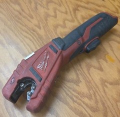 Milwaukee Cordless Pipe Cutter