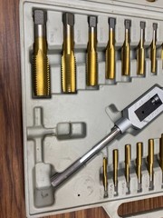 MISSING ONE TOOL w WEAR CARBON STEEL TAP AND ROUND DIE SETS FRACTIONAL 431-20045