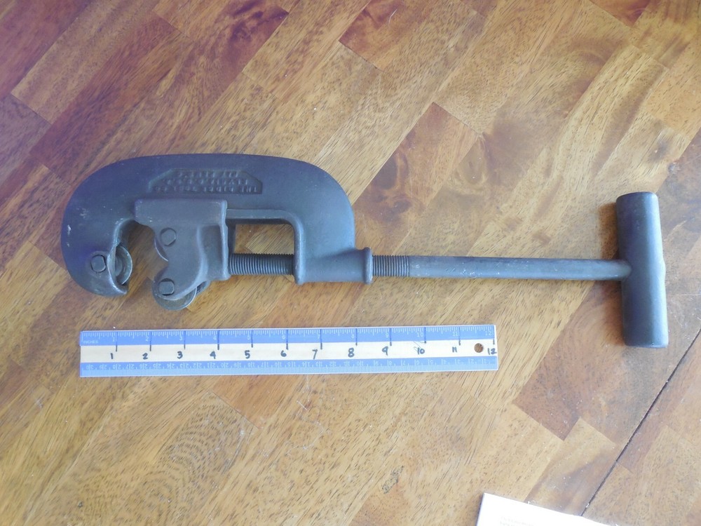 Vintage Ridgid No. 2 Heavy Duty Pipe Cutter 1/8&Prime; to 2&Prime; Inch The Ridge Tool Co