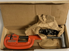 RIDGID No. 1-2 Screw Feed Pipe Cutter 1/8 in to 2 in Capacity