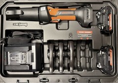 VEVOR Press Tool 18V Electric Pipe Crimping Tool Copper Pipe 24KN 3 Jaws SL-2430