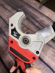 Battery Included &ndash; Milwaukee M12 Cordless PVC Pipe Shear &ndash; Pipe cutter