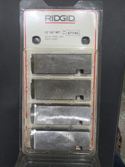 RIDGID 47745 1/2&Prime;-3/4&Prime; NPT Alloy Steel Right Hand Die Set