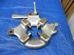 Ridgid 500B Bolt Die Head, 1-1/8 to 2 Inch Capacity with NEW 1-3/4 x 5 Dies