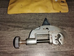 Fuller Tools No. 4 Tubing Cutter for Cutting 1/8&Prime; to 1&Prime; OD Tube wth Reamer Blade