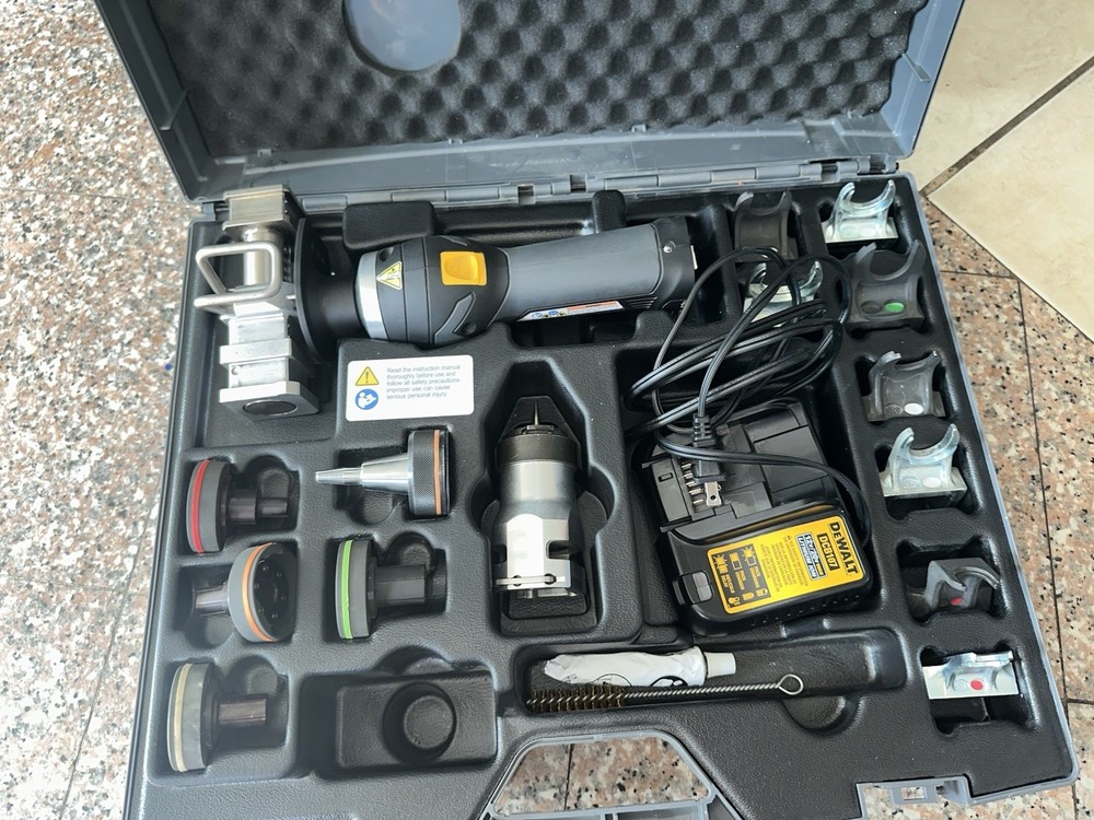 DeWalt Everloc Rehau Pex tool and compression sleeve fitting system 12V kit