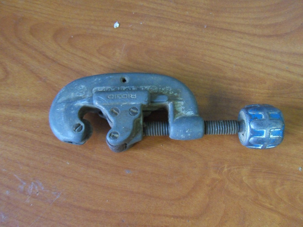 VINTAGE THE RIDGE TOOL CO. RIDGID NO. 00 3/16 TO 1 1/8&Prime; O.D PIPE CUTTER